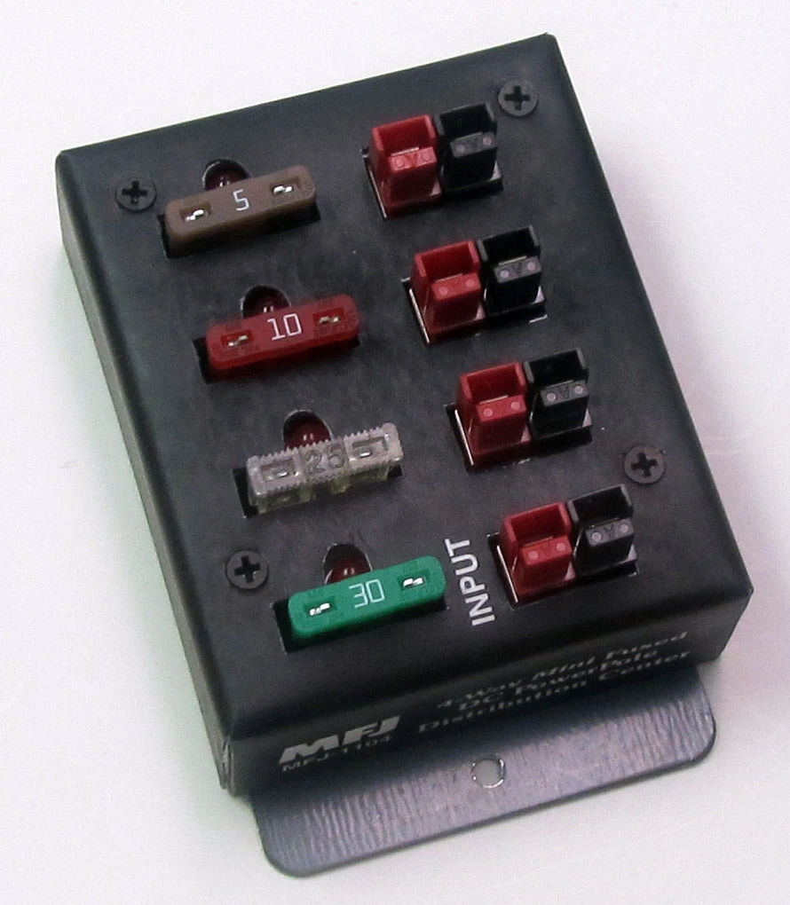 MFJ-1104, POWER POLE DC OUTLET, 1IN 3 OUT