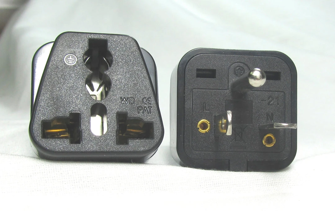 MFJ-7780, ADAPTER, AC PLUG, EU TO NEMA 6-20P,614-0220,BLACK